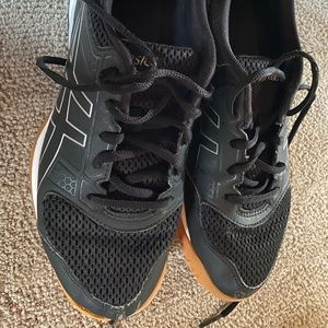 ASICS women’s Volleyball court shoes size 8